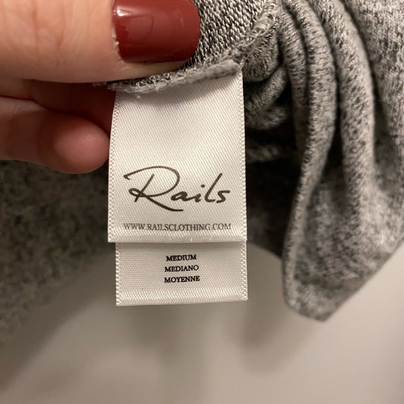 Rails soft flowy long sleeve solid grey v-neck top, size M - Picture 6 of 8